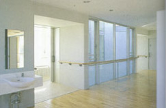 4階脱衣室＆明かり取りの中庭