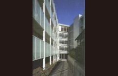 南側からのアプローチ